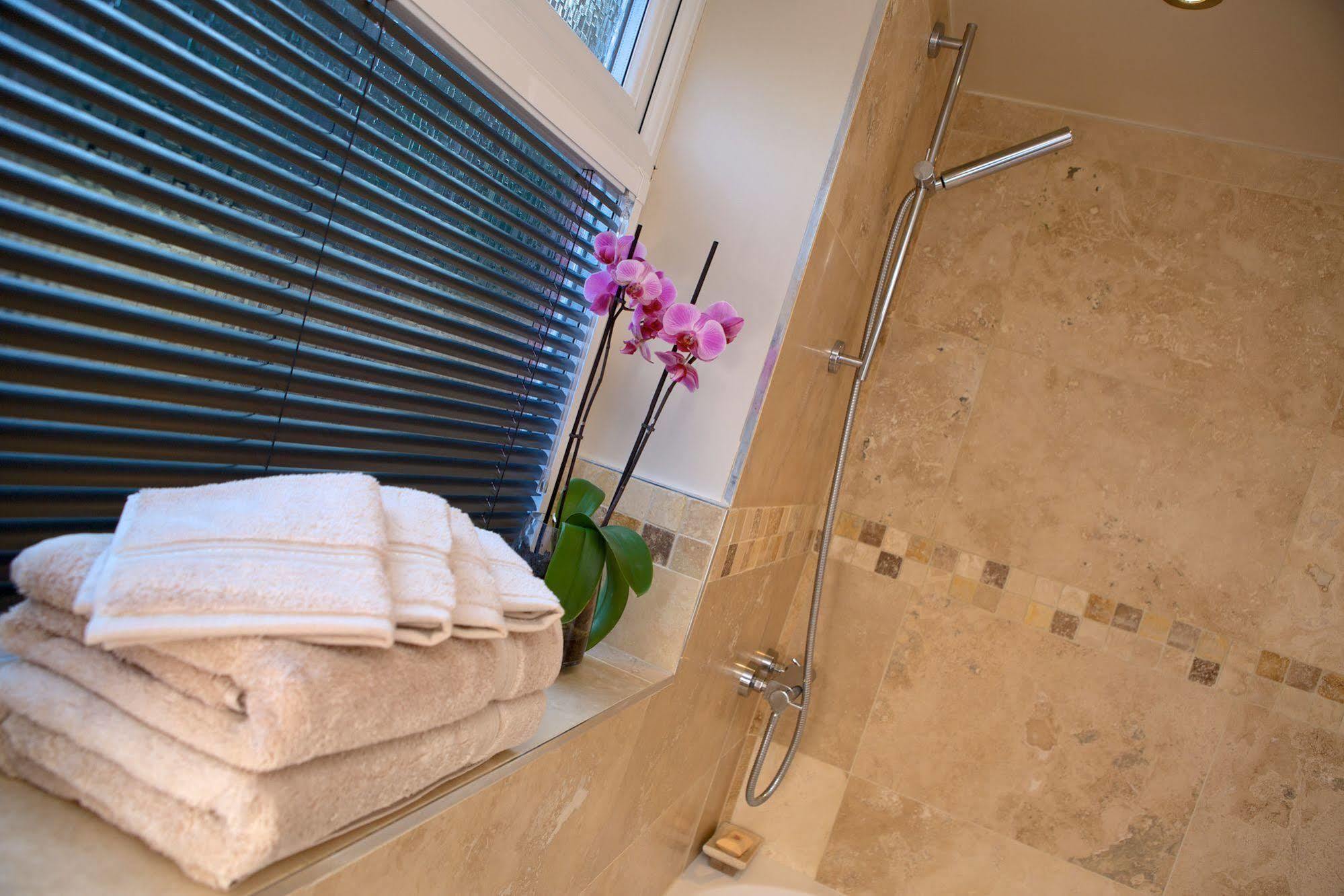 No. 82 B&B Stratford-upon-Avon Exteriör bild